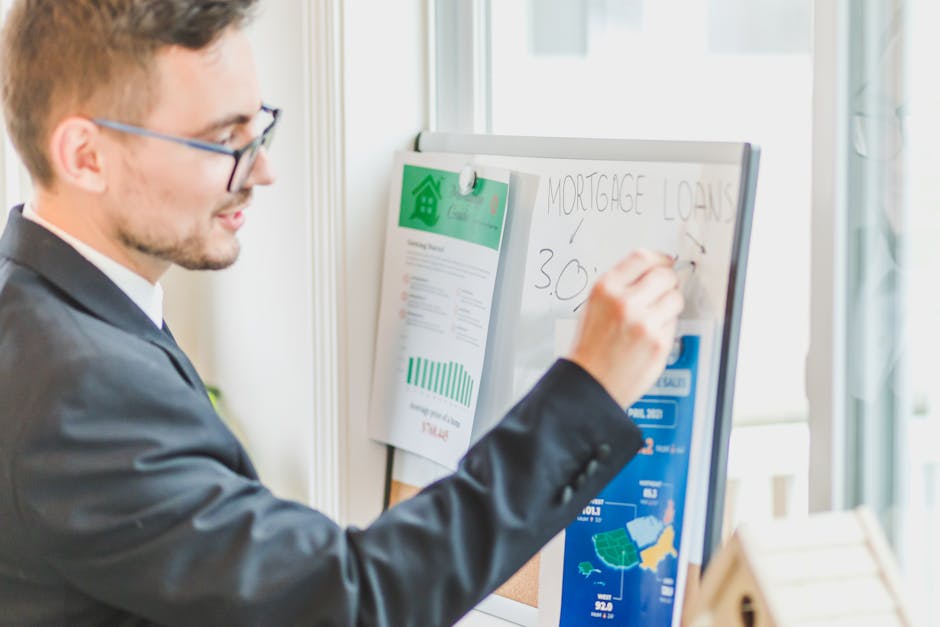 대출 한도 감소와 재정적 스트레스를 나타내는 이미지