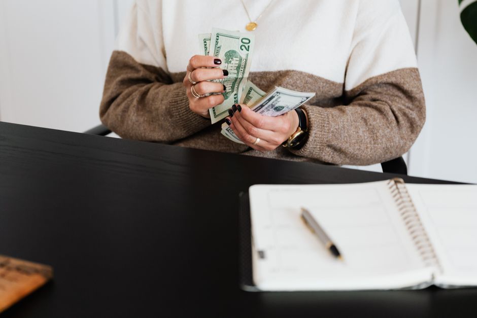 N잡러의 흩어진 소득 관리의 중요성을 나타내는 이미지